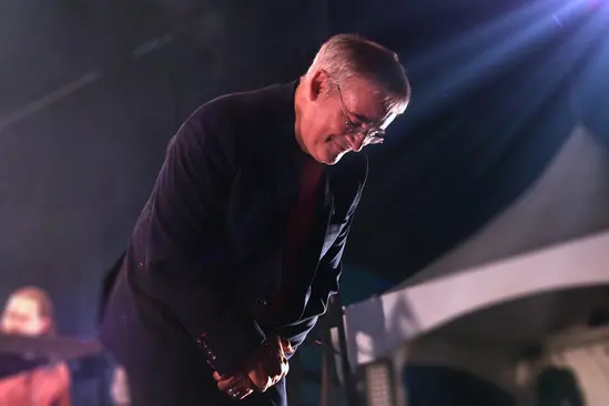 Photo de Normand Forget saluant le public